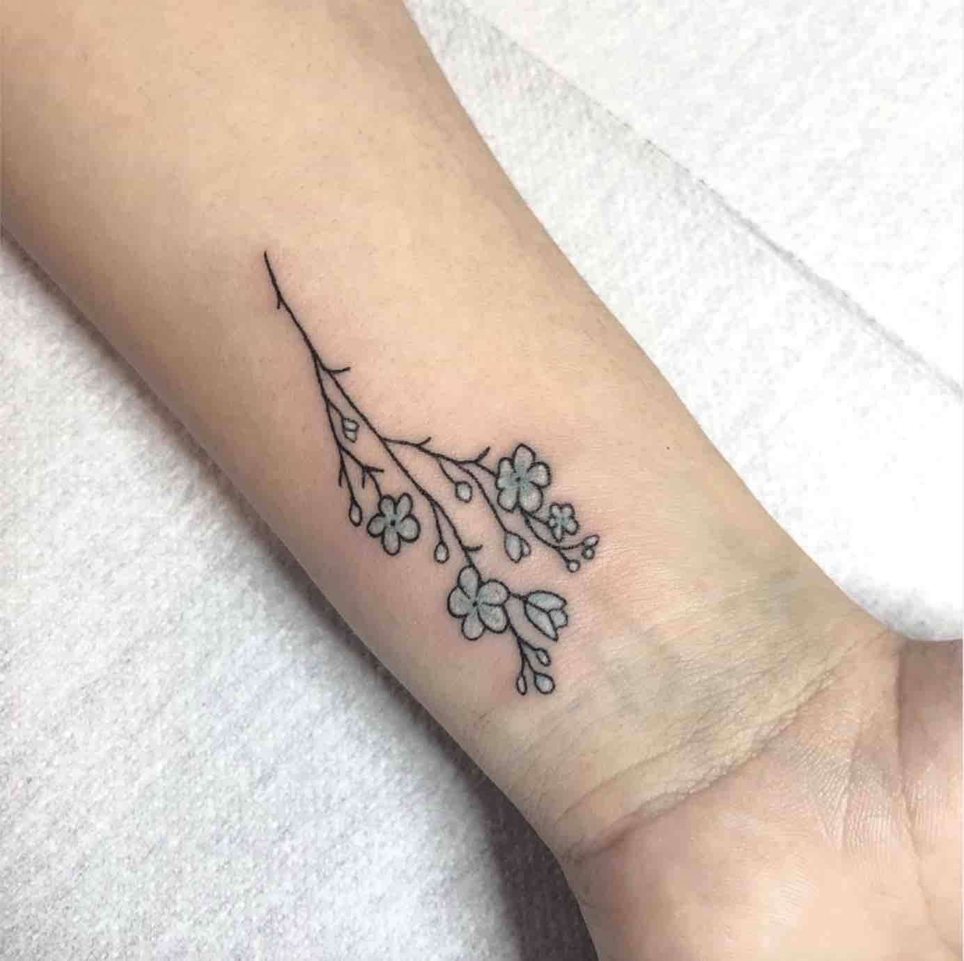 tatuaggio fiori piccolo