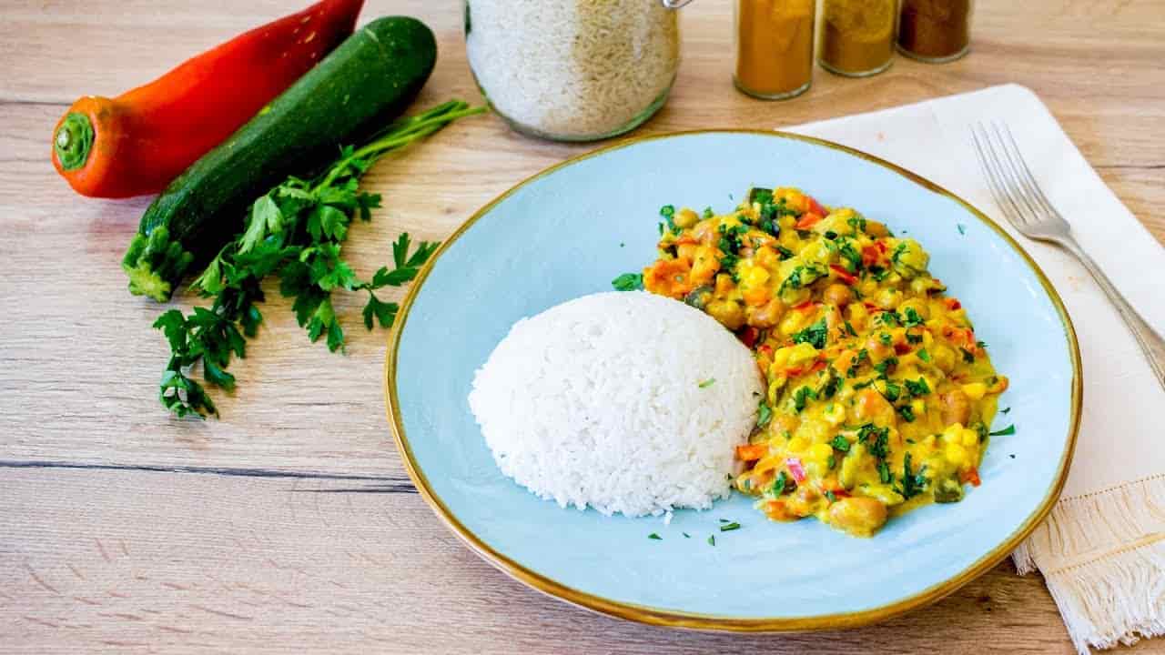Curry di verdure con riso basmati ricetta vegana