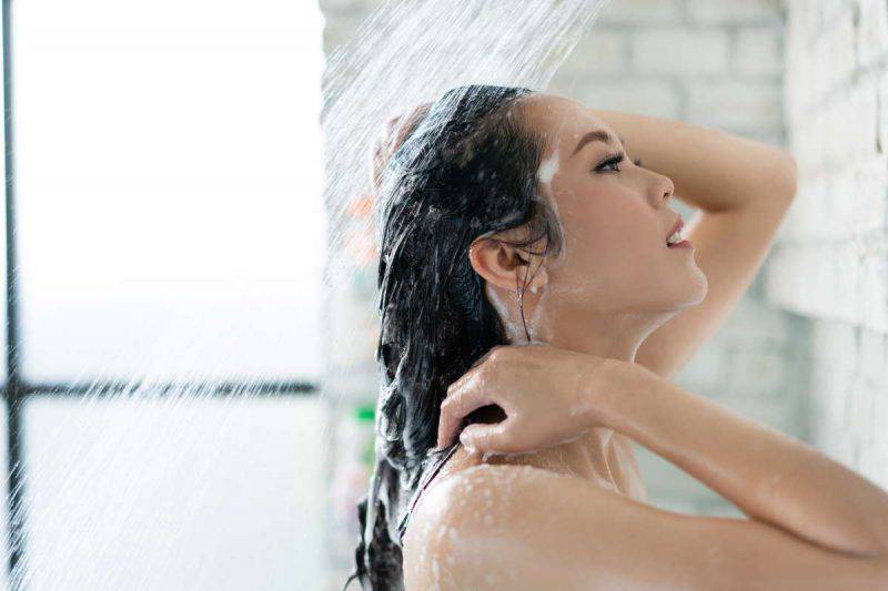 Come lavare i capelli ricci