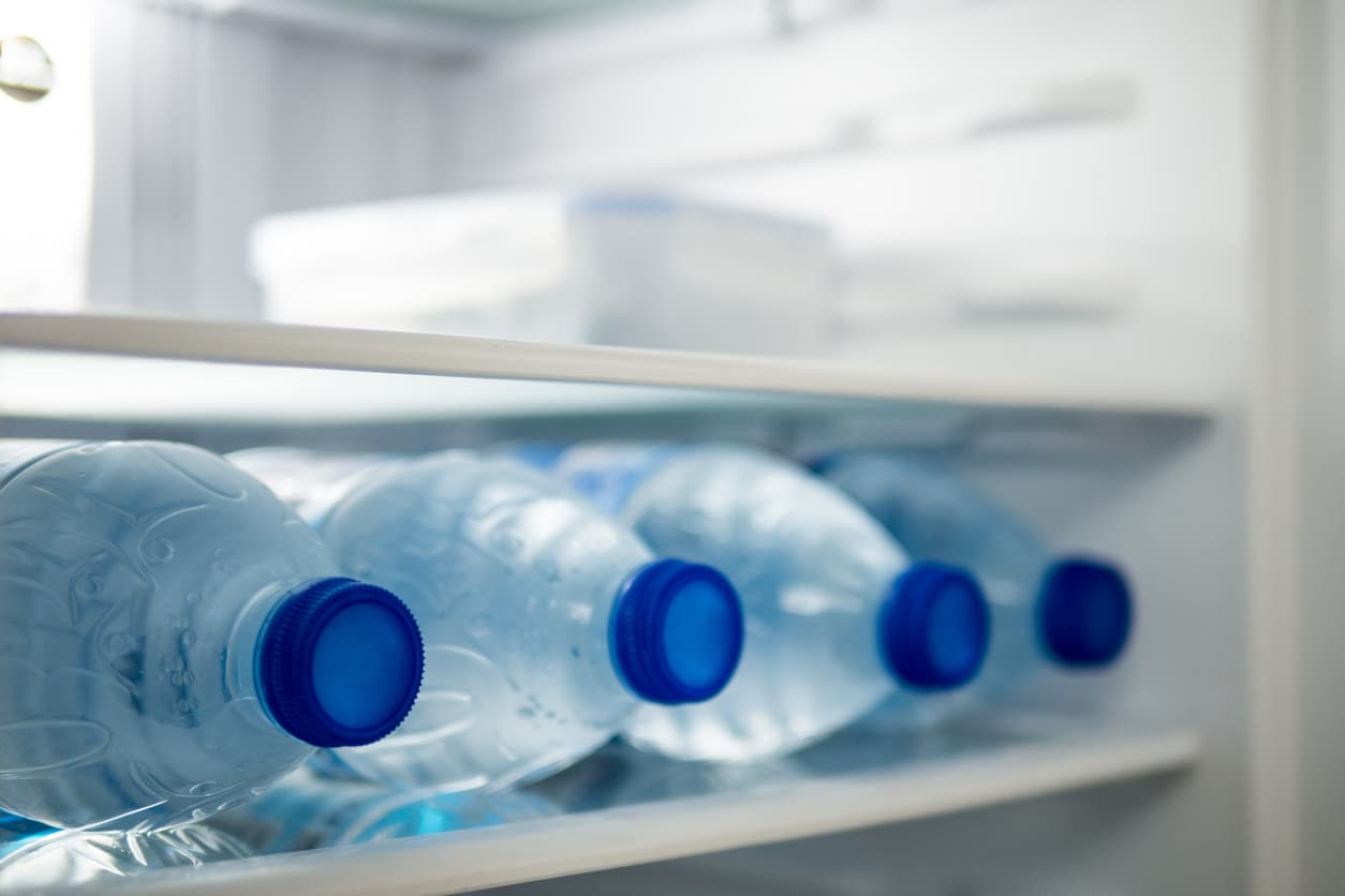 Cosa dovresti sapere sulla scadenza dell'acqua minerale in bottiglia 