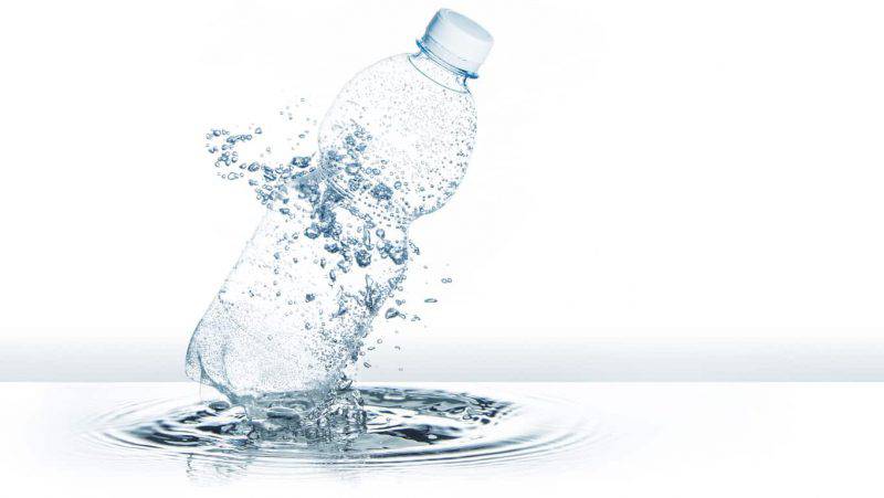 Ecco cosa dovresti sapere sull'acqua minerale in bottiglia
