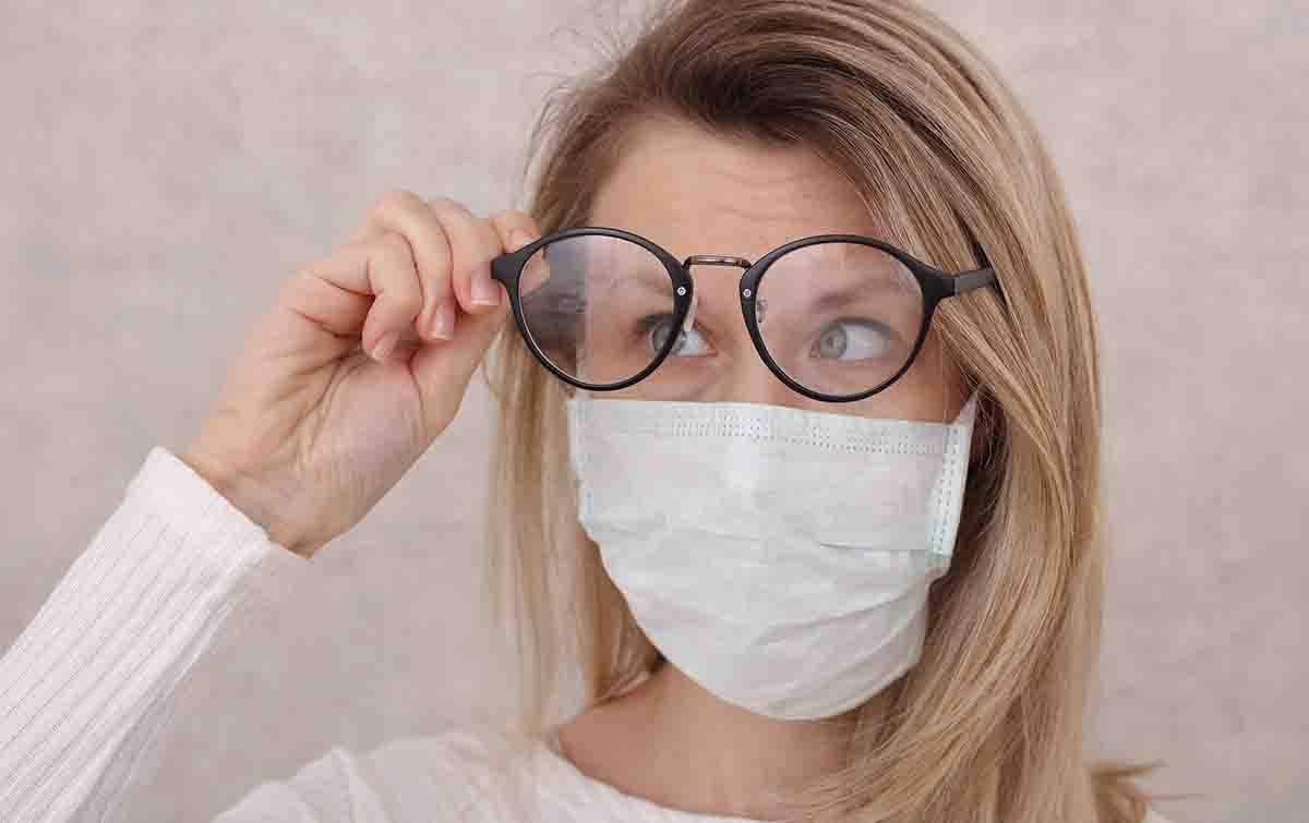 Mascherina | 5 consigli efficaci per evitare l'appannamento degli occhiali