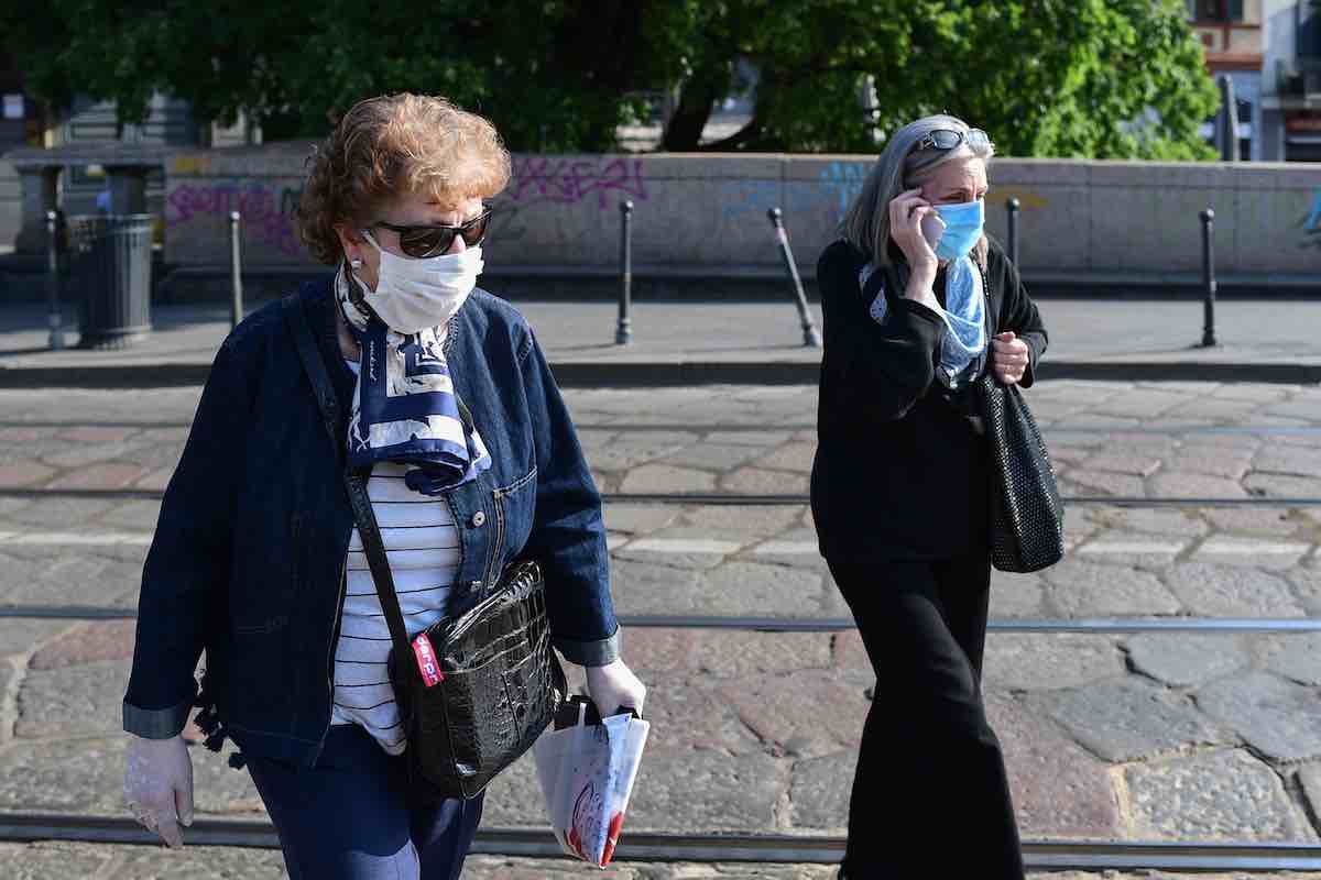 Guanti e mascherine, l'effetto boomerang della prevenzione (Getty Images)