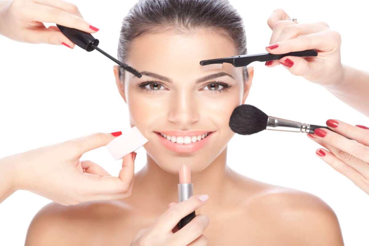 Trucco Viso Come Applicare I Prodotti Seguendo Un Ordine Preciso