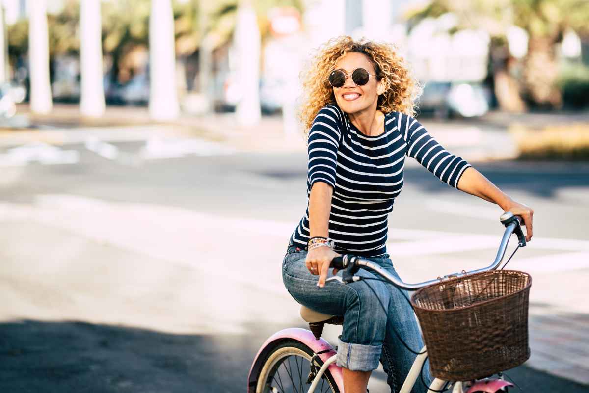 Donna in bicicletta