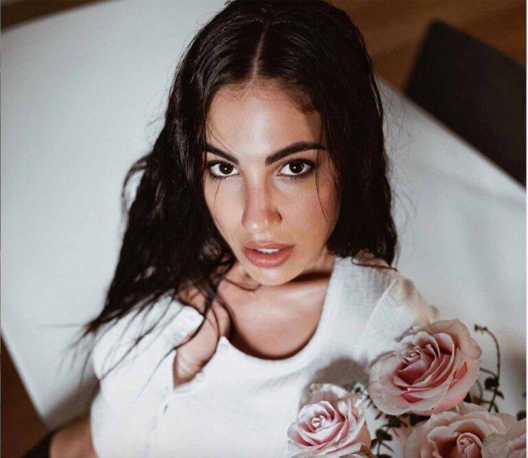 Giulia De Lellis Bellissima In Costume Leopardato Marca Costo Negozio
