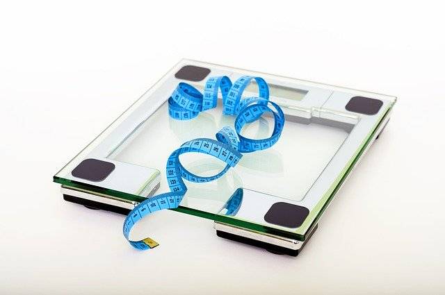 Ecco quanto varia il tuo peso durante la giornata! Quel numero conta davvero?