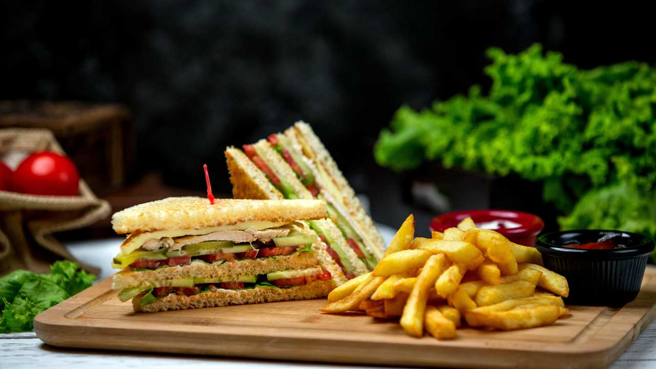 Club sandwich | Ricetta panino multistrato più iconico