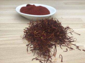 zafferano in pistilli e in polvere