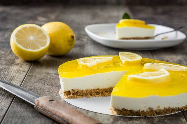 Torta al limone: ricetta tradizionale, veloce e fresca 
