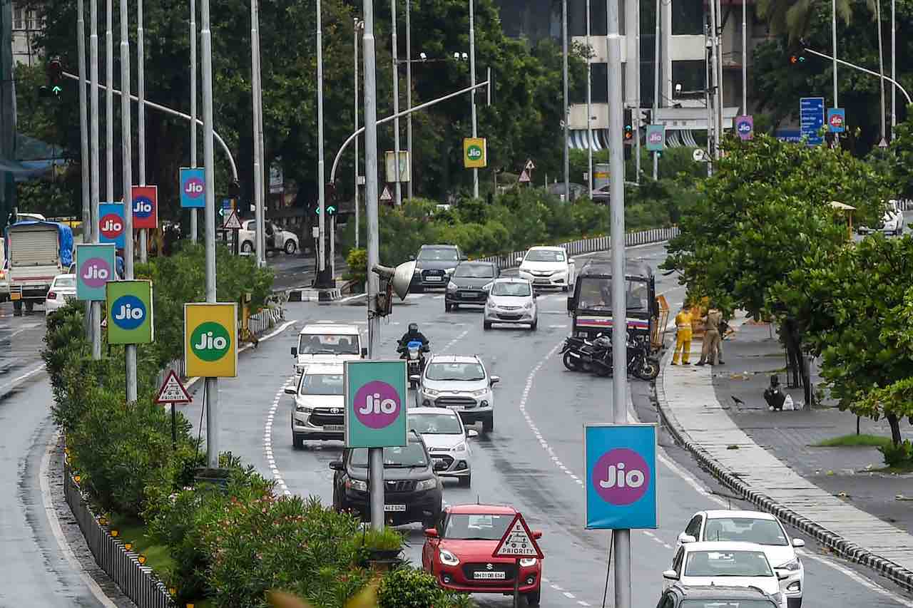 Mumbai, figure femminili su semafori e segnali stradali (Getty Images)
