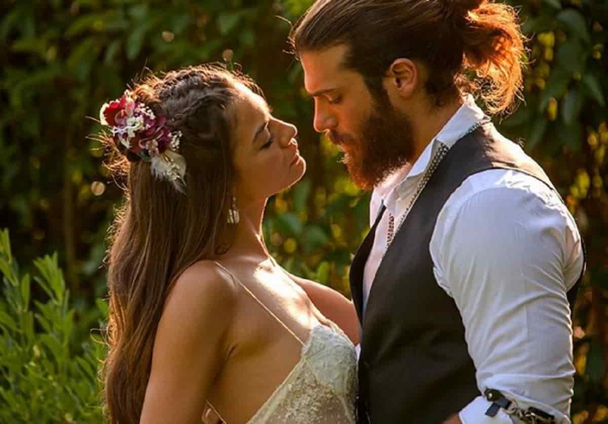 Can Yaman e Demet Özdemir