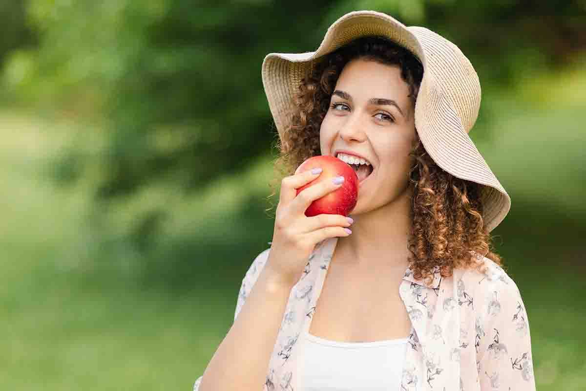 Perchè una mela al giorno toglie