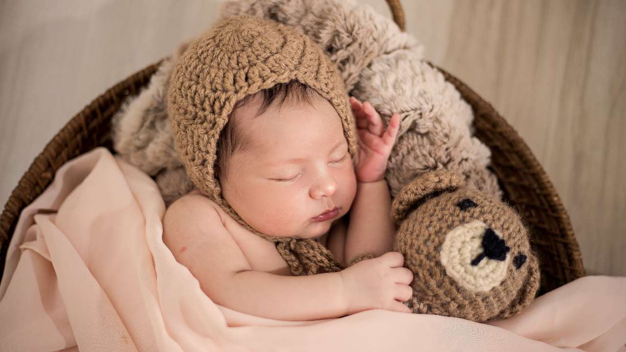 cosa fare se bambino si scopre mentre dorme