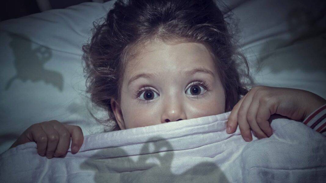 Come aiutare i bambini a superare la paura del buio