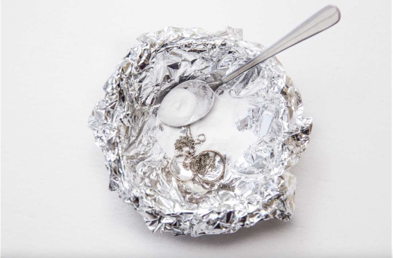 pulire argento alluminio sale
