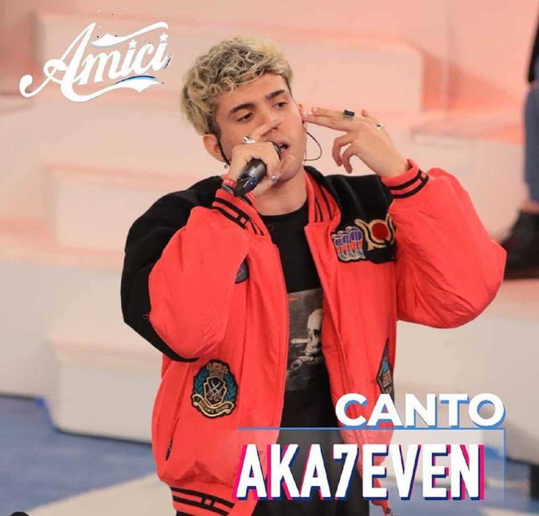 Aka 7even, chi è il cantante di Amici 20 vero nome, età e biografia