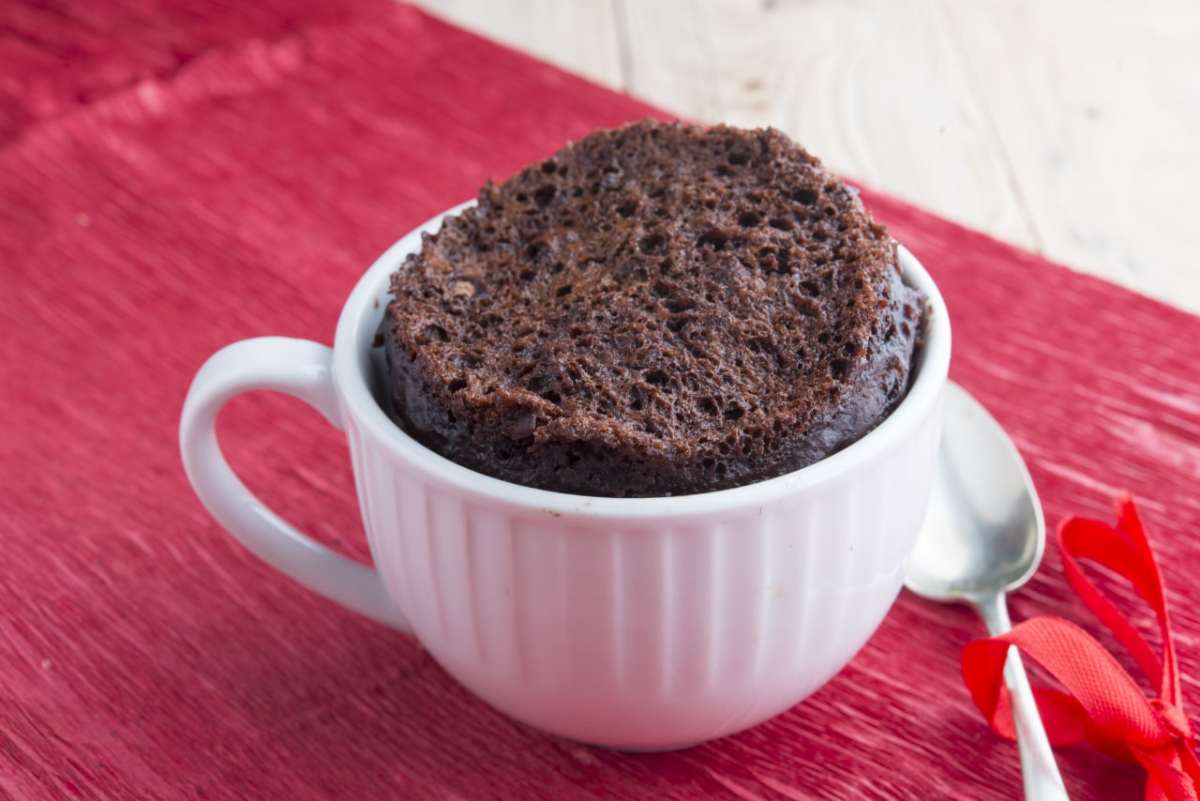 Torta pronta in soli 8 minuti? Prova la buonissima Mug Cake in tazza