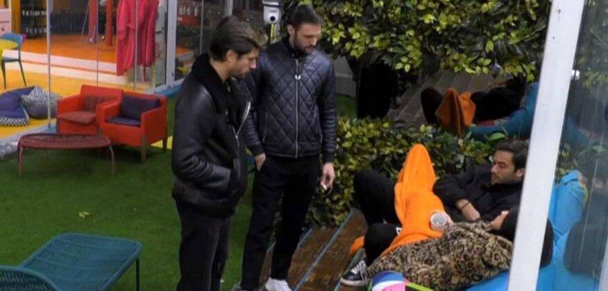 Urla Fuori Dalla Casa Del Gf Vip