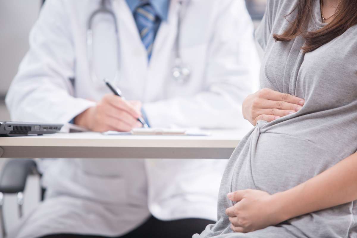 donna gravidanza dal ginecologo 