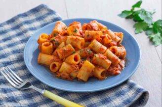 mezze maniche tonno e pomodoro