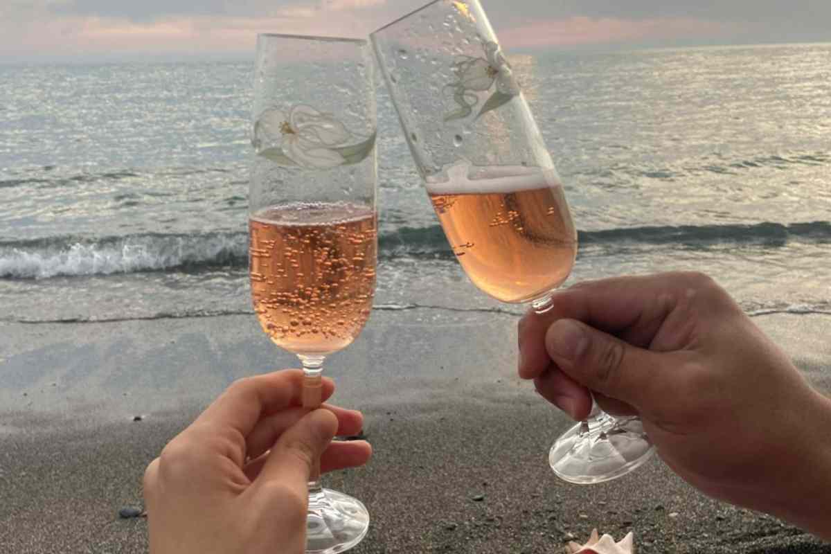 Due drink in riva al mare