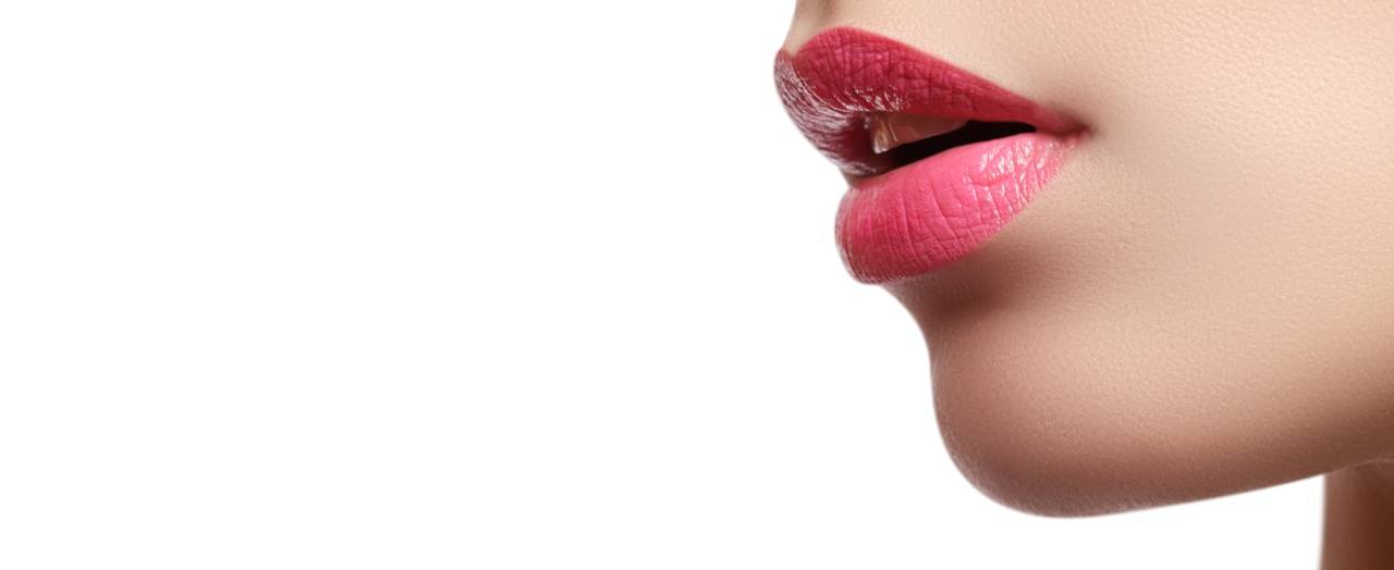labbra con rossetto rosa