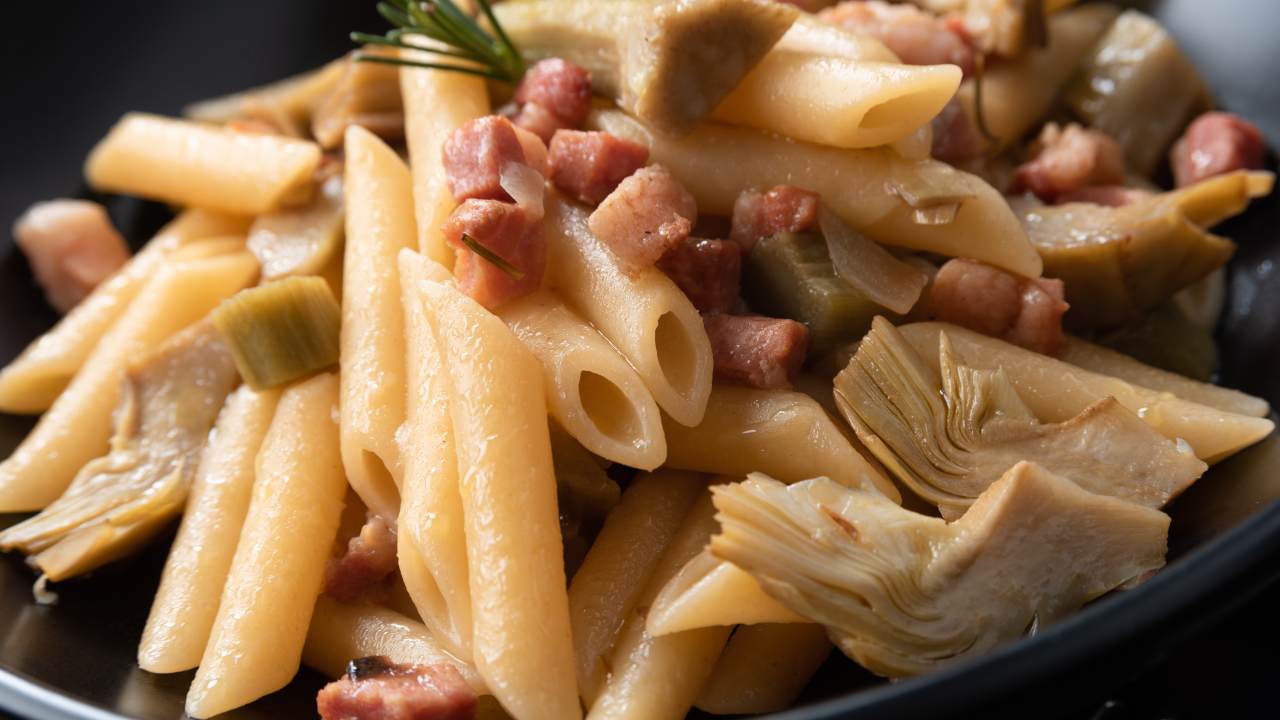 Penne carciofi guanciale pecorino primo piatto stagione