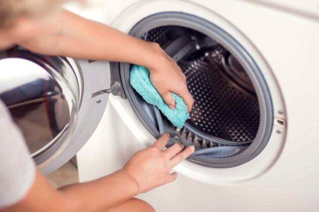 Come eliminare la puzza di muffa dalla lavatrice con un trucco
