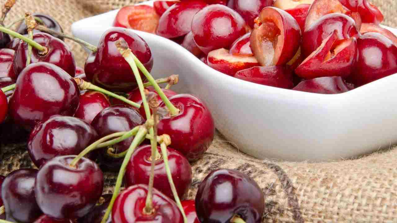 snocciolare ciliegie