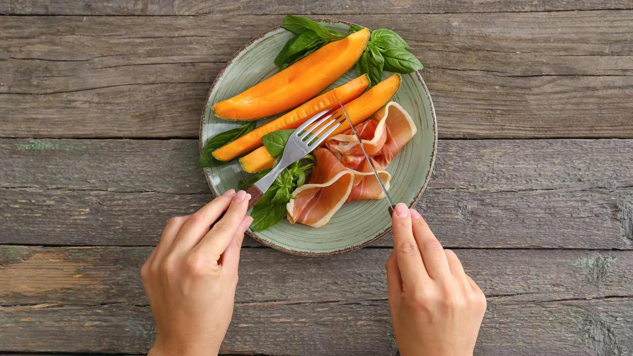 C'è un piatto estivo che a detta di molti fa male scopri qual è