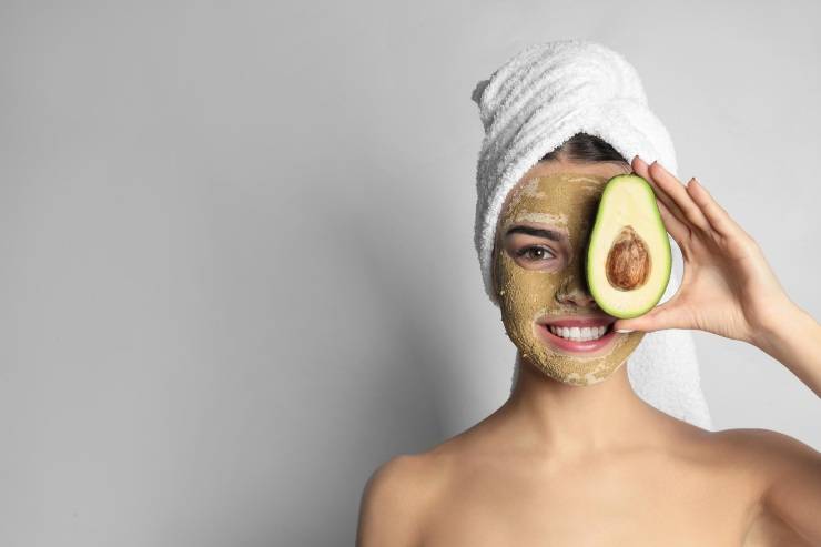 maschera viso avocado 