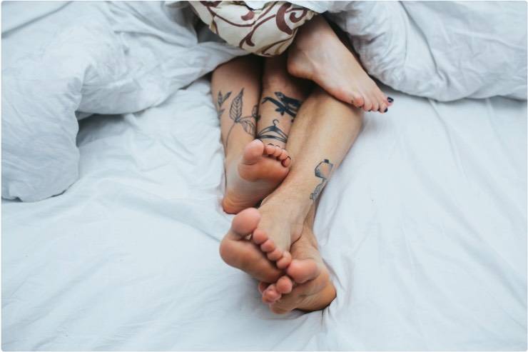 coppia a letto