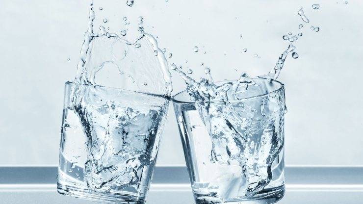 bicchieri acqua