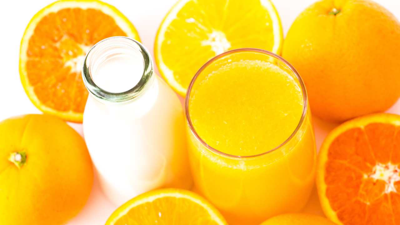 latte e succo d'arancia