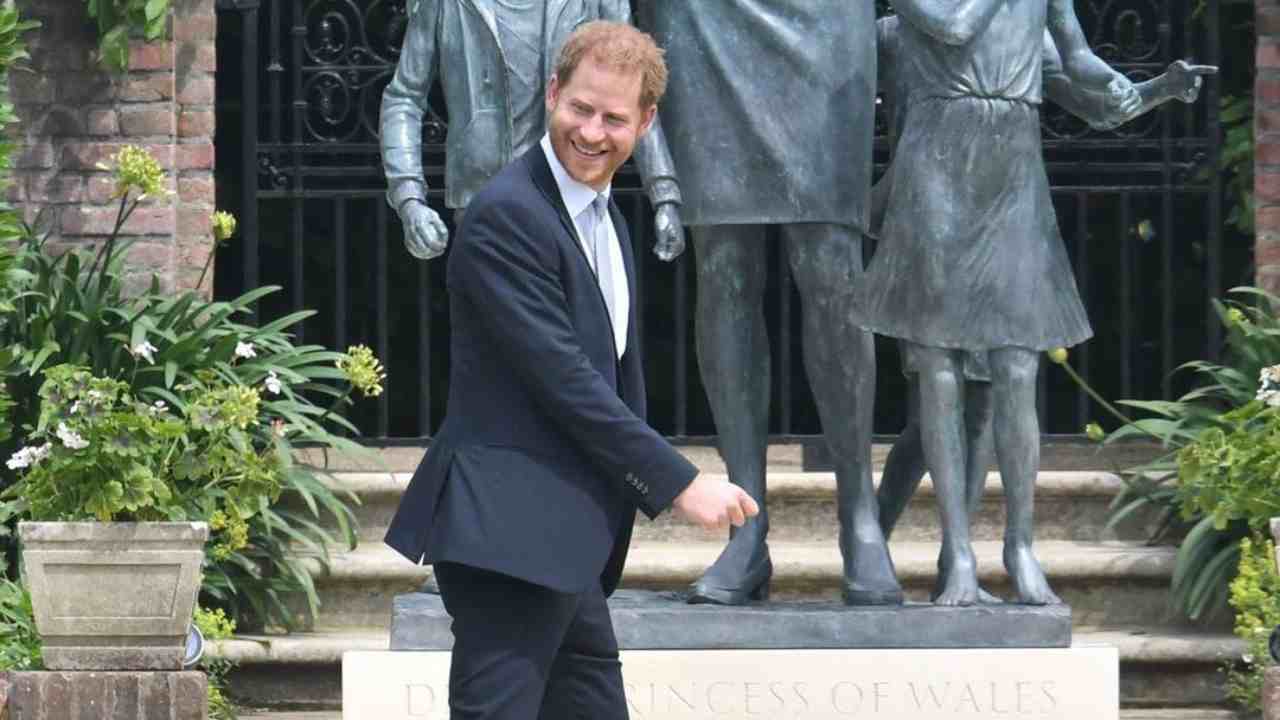 principe harry statua diana