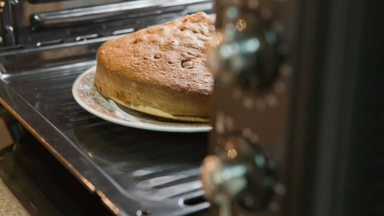 torta gonfia al centro