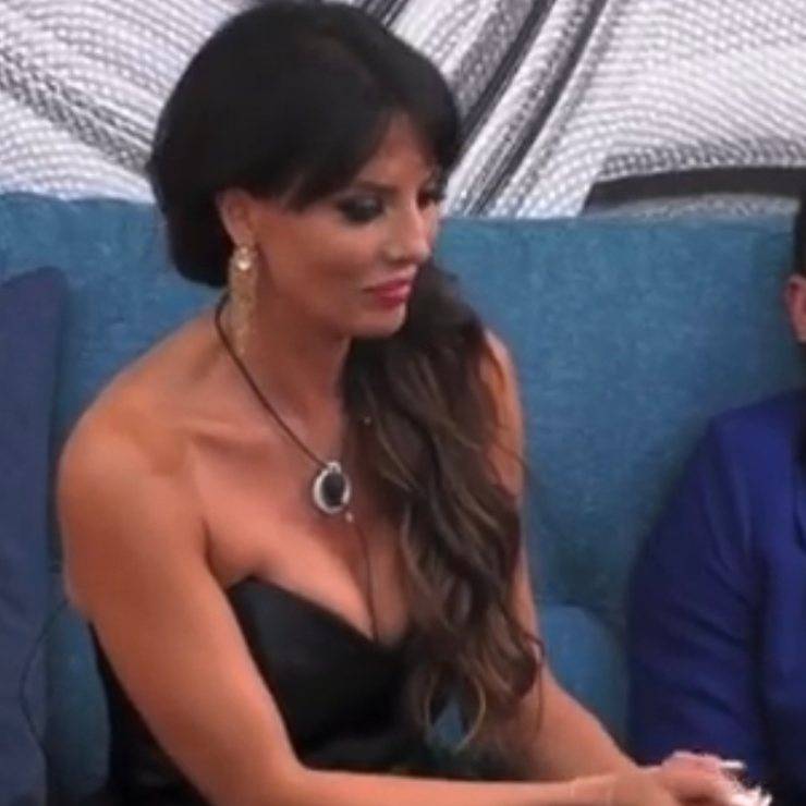 Miriana Trevisan con abito scollato nero