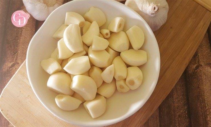pulire aglio senza toccarlo