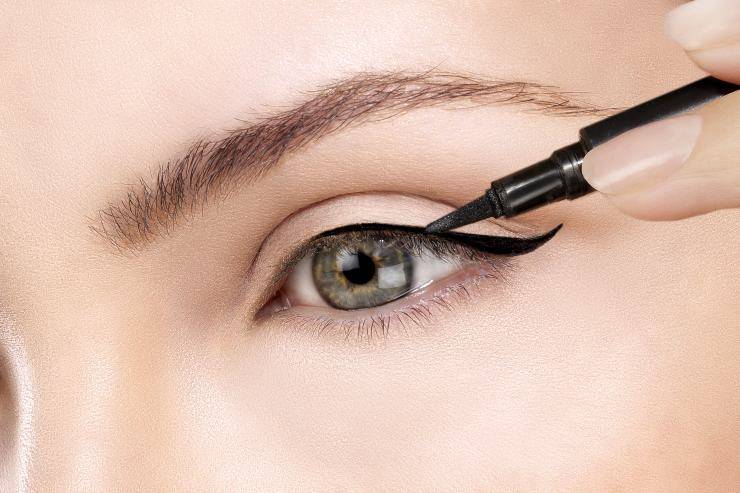 occhi a mandorla eyeliner