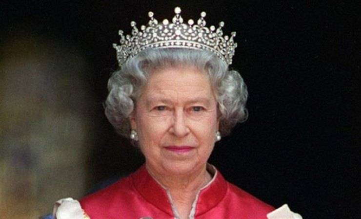 regina elisabetta corona 