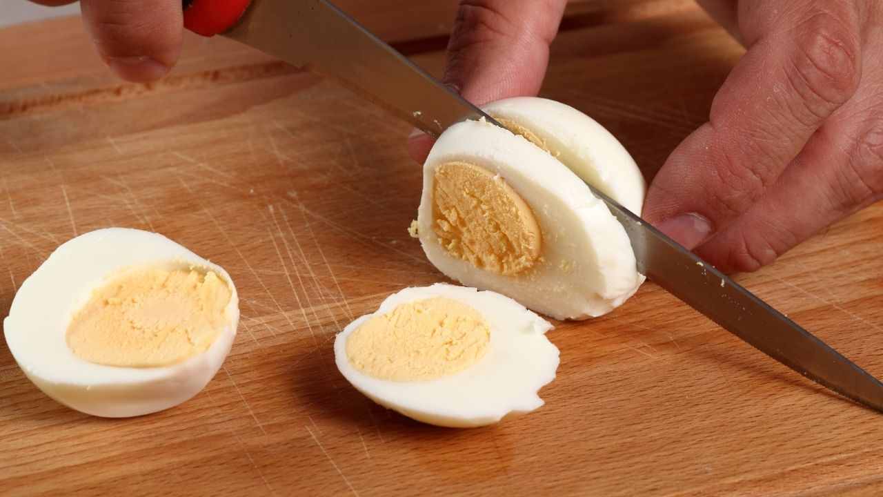 tagliare uova sode