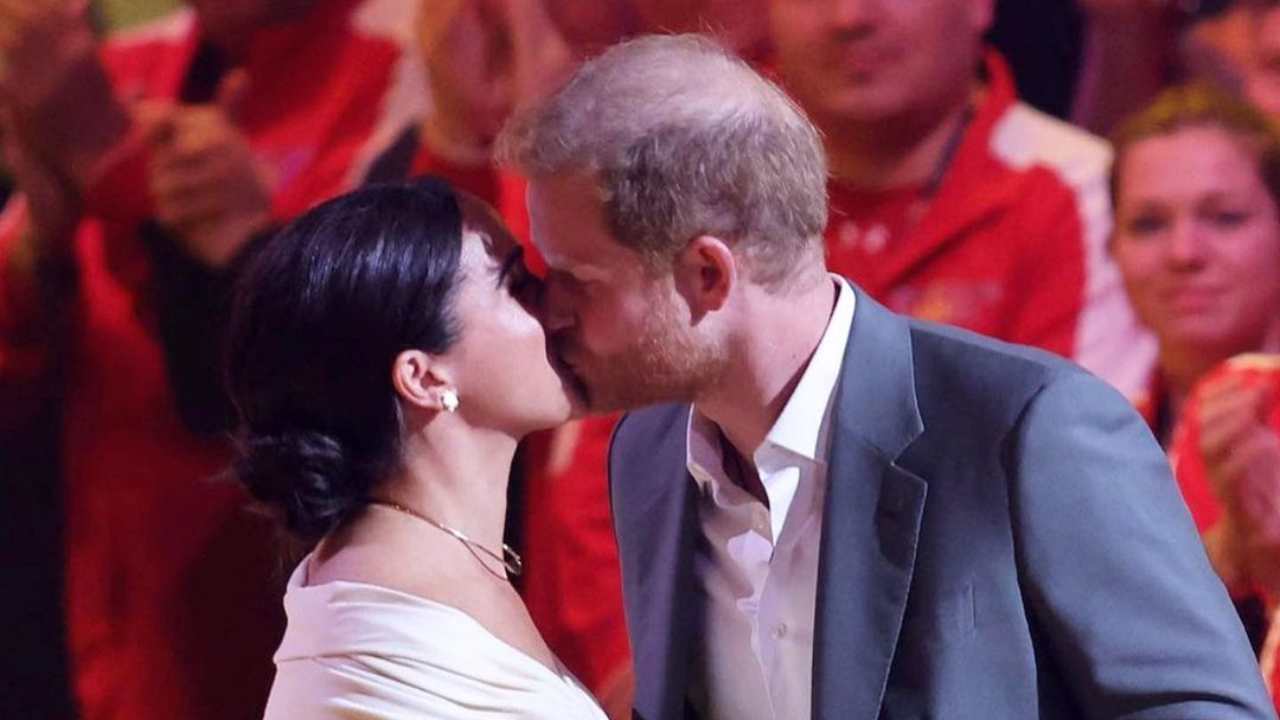 Harry e Meghan Invictus Games 2022 bacio