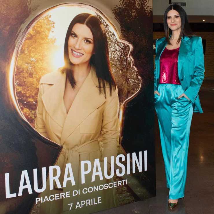 Laura Pausini in turchese 6-5-22