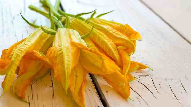 Risotto giallo con fiori di zucchina