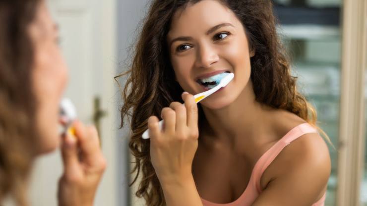 spazzolino denti pulito