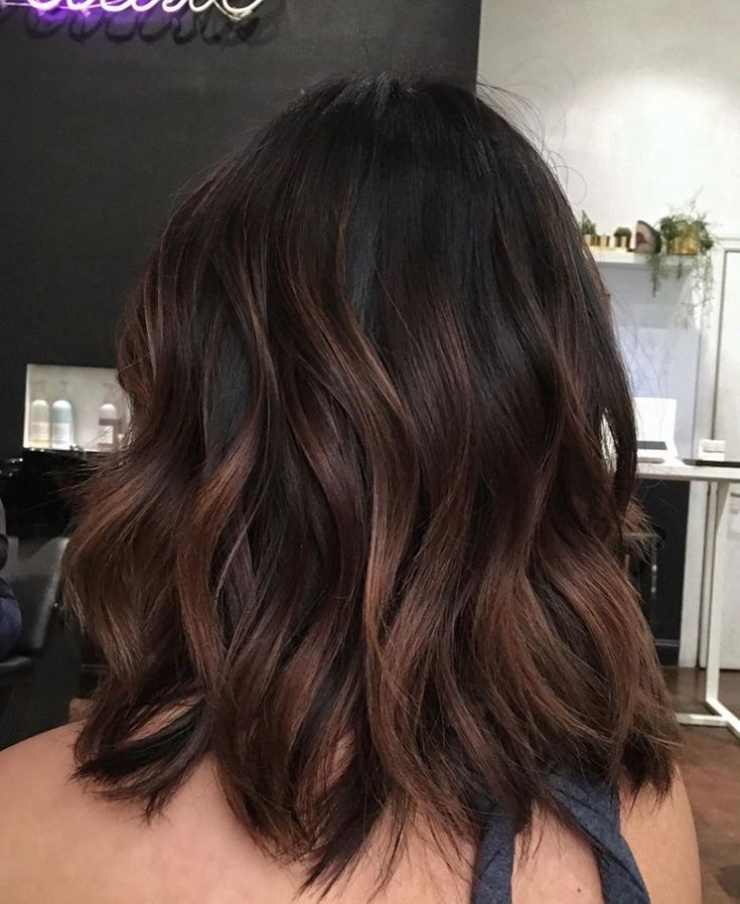 Balayage castano per capelli neri