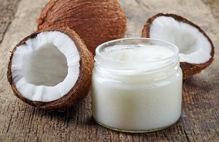 olio di cocco contro doppie punte