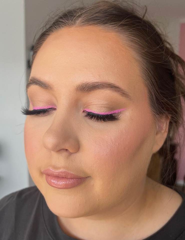 eyeliner rosa