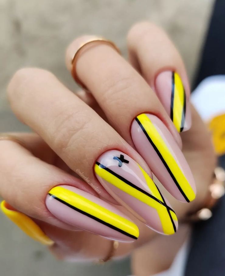 ongles jaune-noir 